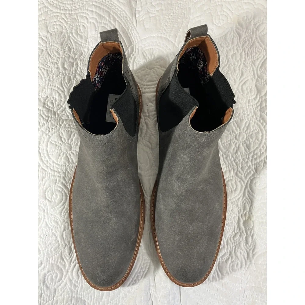 Steve Madden step up